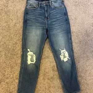 Hollister Ultra High-Rise Mom Jeans